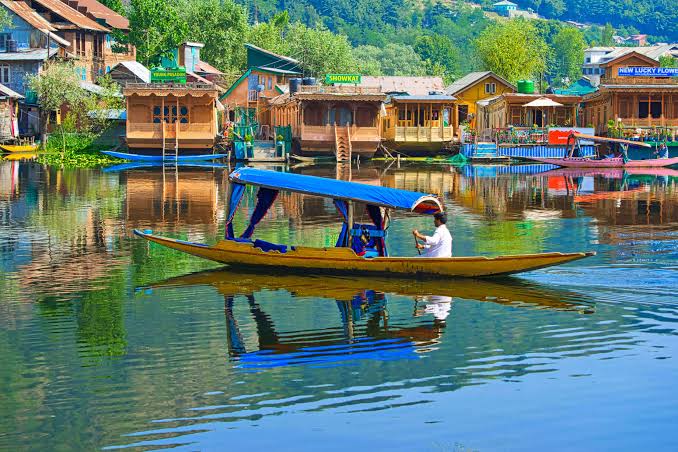 Kashmir 5 Nights 6 Days Family Package