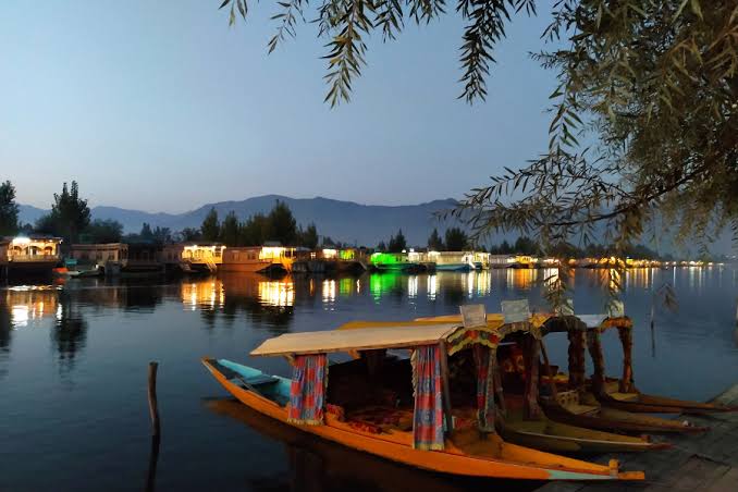 Kashmir 6 Nights 7 Days Luxury Package