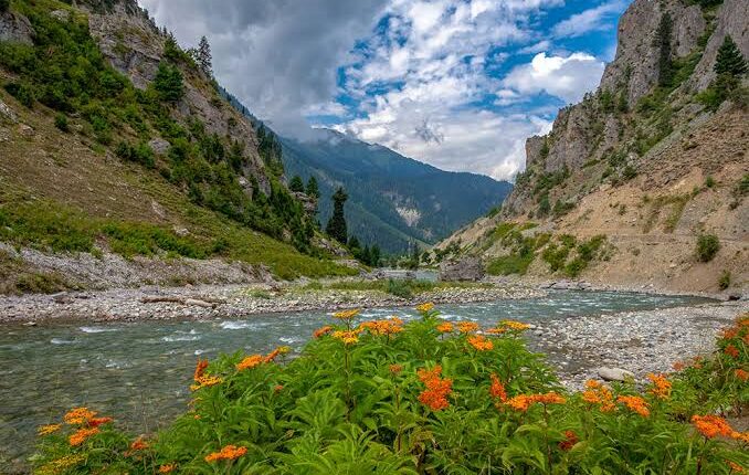 Kashmir 9 Nights 10 Days Grand Tour Package