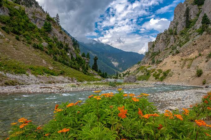 Kashmir 9 Nights 10 Days Grand Tour Package