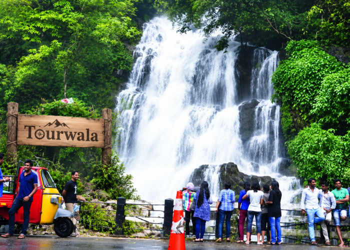 Kerala Family Tour – Munnar Thekkady Alleppey Kovalam