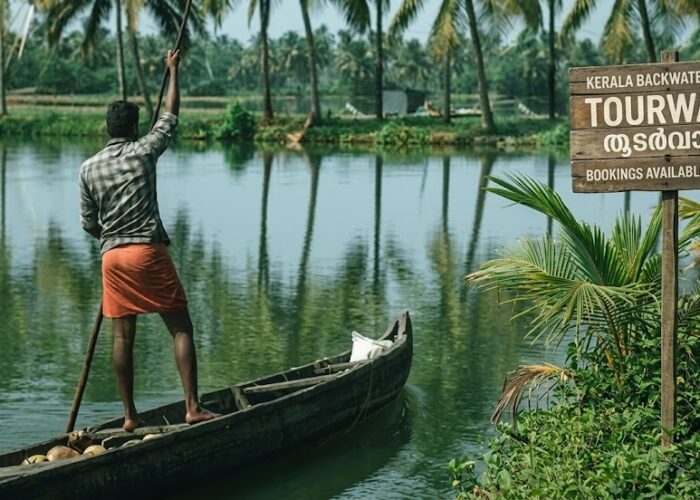 Kerala Beaches and Backwaters Tour Package – Cochin Kumarakom Alleppey Kovalam