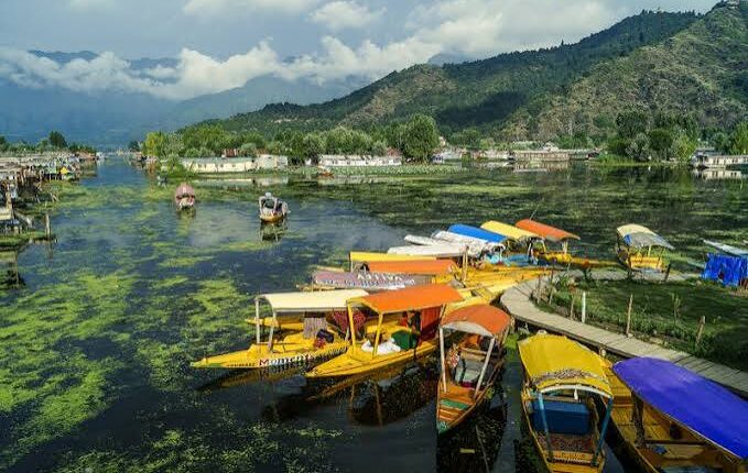 Kashmir 3 Nights 4 Days Tour Package