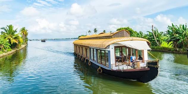 Kerala luxury houseboat package
